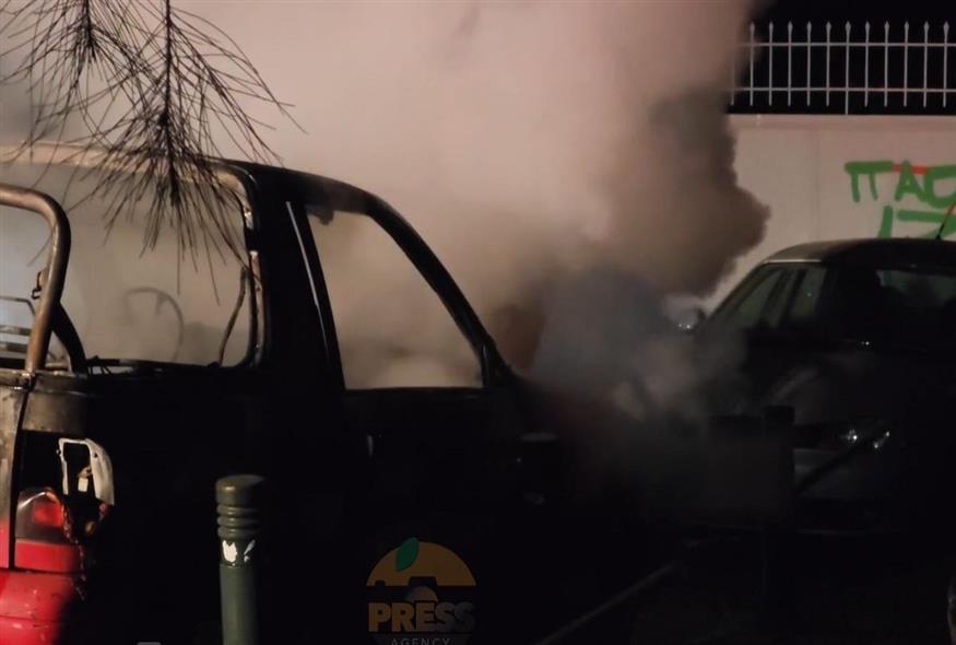 Φλεγόμενο αυτοκίνητο στο Μετς (ORANGE PRESS/SCREENSHOT)