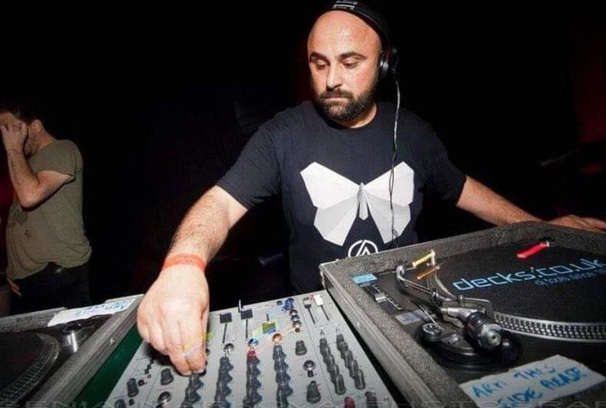 Ο DJ Στάθης Λαζαρίδης που λατρεύει να μεταμορφώνει έρημους κήπους σε έργα τέχνης ΑΠΕ-ΜΠΕ