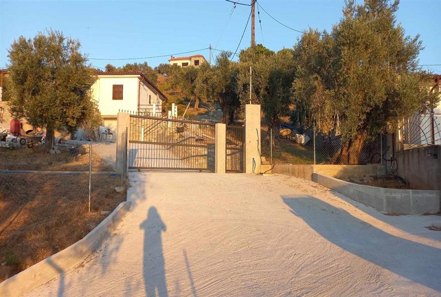 Το σπίτι όπου δολοφονήθηκε η 59χρονη (taxydromos.gr)