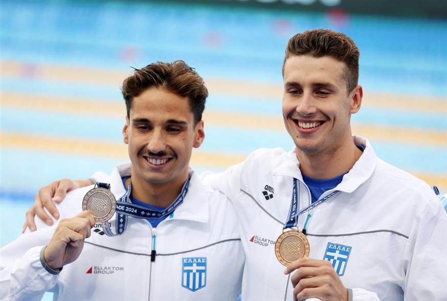 Στέργιος Μπίλας και Κριστιάν Γκολομέεβ ποζάρουν με τα μετάλλια (αργυρό και χρυσό αντίστοιχα) που κατέκτησαν στα 50μ. ελεύθερο στο Ευρωπαϊκό Πρωτάθλημα Υγρού Στίβου στο Βελιγράδι/ INTIME