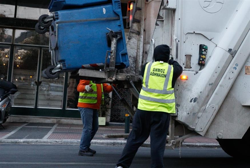 ΜΑΖΕΜΑ ΣΚΟΥΠΙΔΙΩΝ ΚΟΝΤΑΡΙΝΗΣ ΓΙΩΡΓΟΣ EUROKINISSI