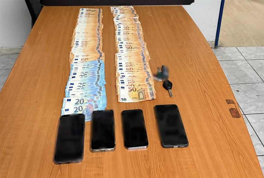 Φωτογραφίο ντοκουμέντο από τα κατασχεθέντα (astynomia.gr)