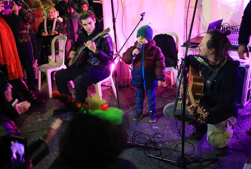 Ρεβεγιόν στα μπλόκα για τους αγρότες στη Νίκαια Λάρισας (INTIME NEWS/ΚΥΔΩΝΑΣ ΓΙΩΡΓΟΣ)