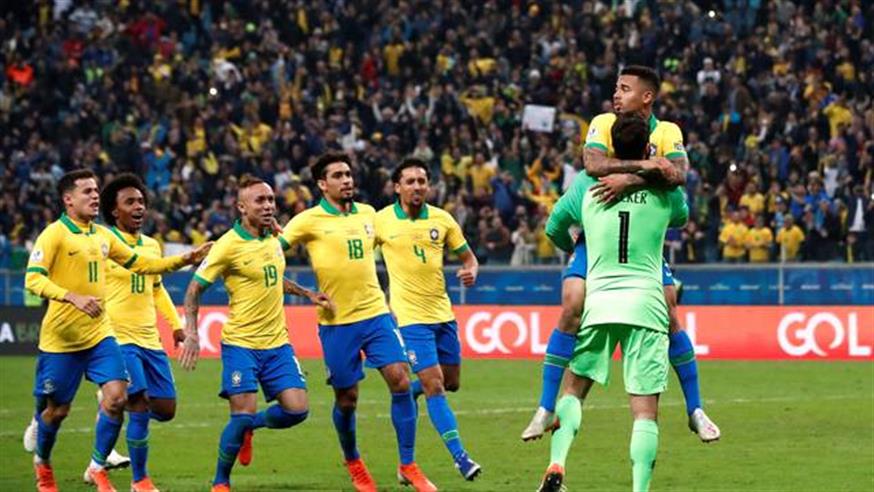 Γκαμπριέλ Ζεσούς και Αλισον πανηγυρίζουν την δραματική πρόκριση της Βραζιλίας στα ημιτελικά του Copa America