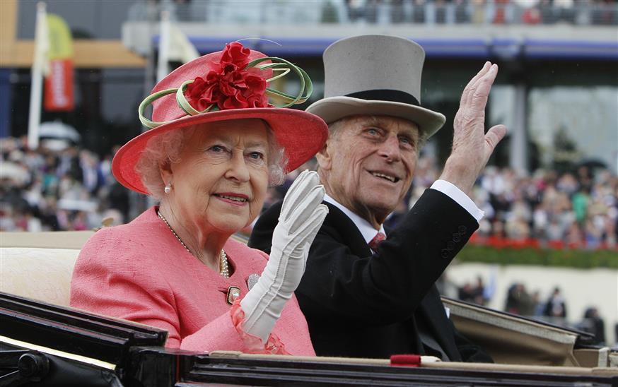 Βασίλισσα Ελισάβετ και πρίγκιπας Φίλιππος (Copyright: AP Photo/Alastair Grant, file)