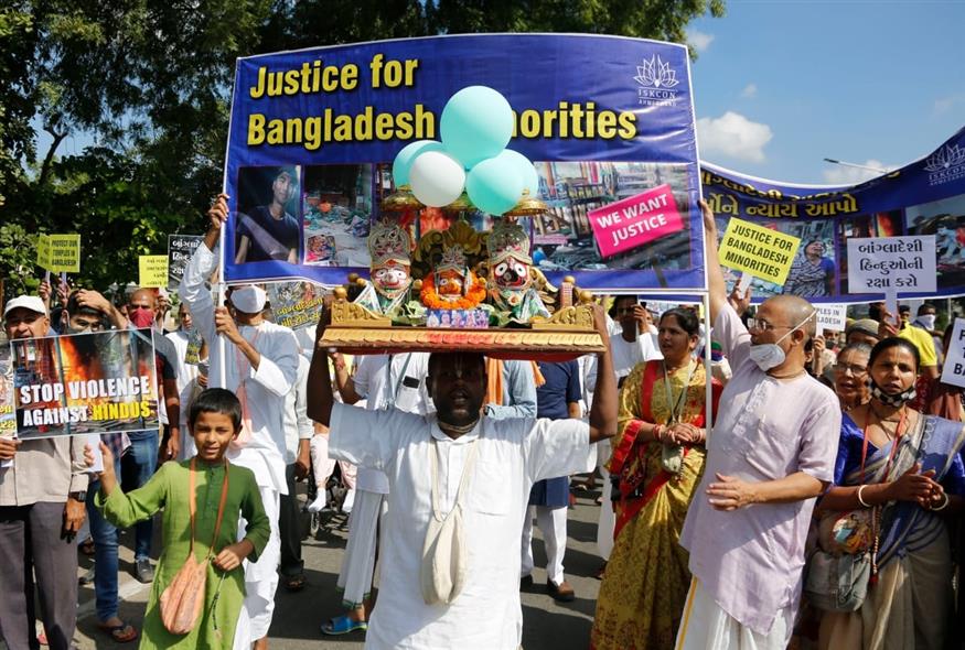 Πορεία διαμαρτυρίας στην Ινδία για τη βία κατά μειονοτήτων στο Μπαγκλαντές (AP Photo/Ajit Solanki)