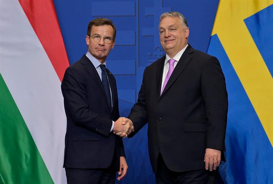 Ο πρωθυπουργός της Σουηδίας με τον Ούγγρο ομόλογό του (AP Photo/Denes Erdos, File)