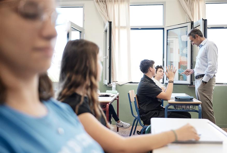 Επίσκεψη Μητσοτάκη στα Ωνάσεια σχολεία/ Eurokinissi Επίσκεψη Μητσοτάκη στα Ωνάσεια σχολεία/ Eurokinissi