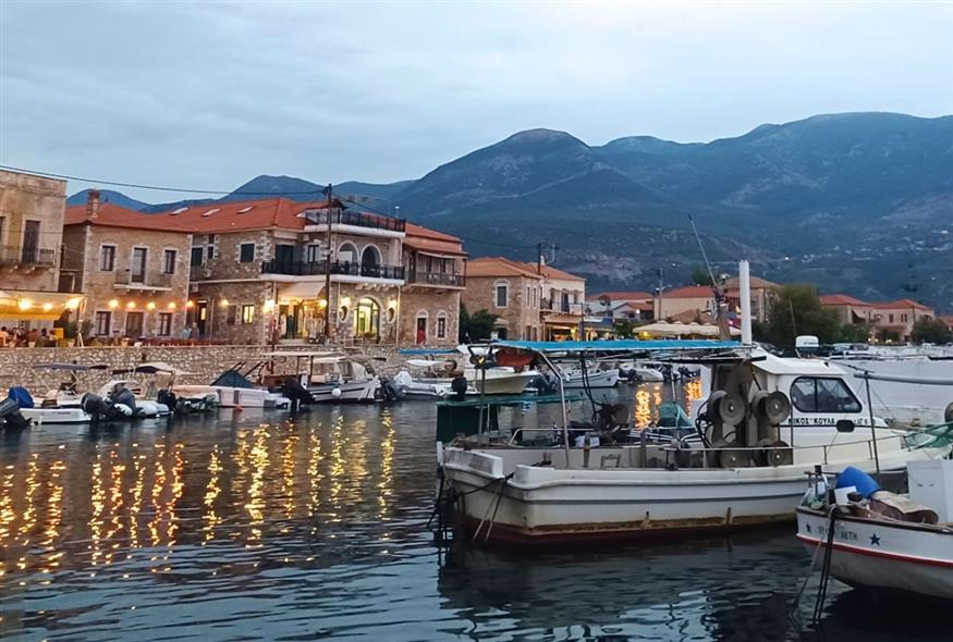 Πέφτει το βραδάκι στον Άγιο Νικόλα | © Χριστίνα Τσαμουρά