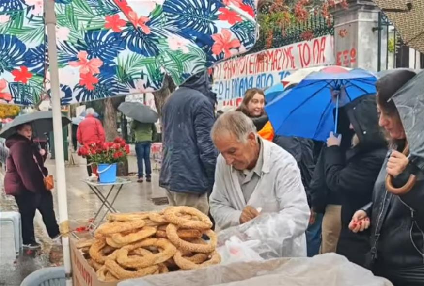 Ο κουλουράς του Πολυτεχνείου