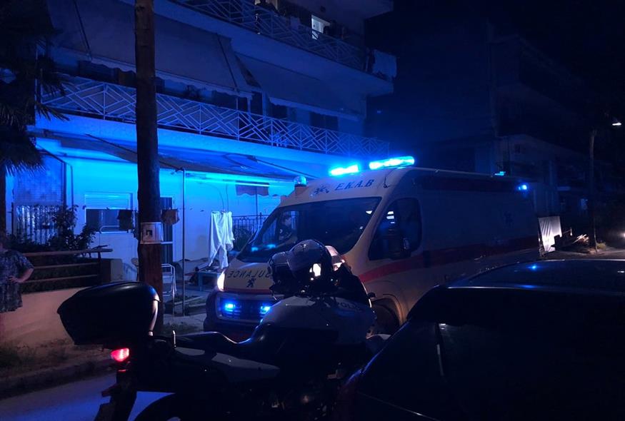 Ασθενοφόρο και αστυνομία στη Λάρισα (onlarissa.gr)