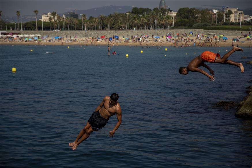 Παραλία στη Βαρκελώνη (copyright: Associated Press)