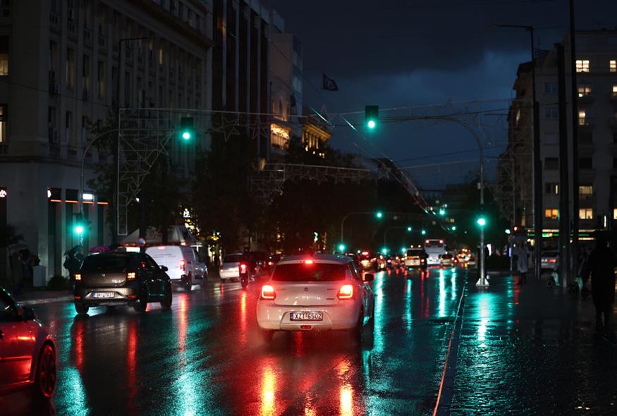 Βροχή στο κέντρο της Αθήνας (INTIME NEWS/ΠΕΡΙΣΤΕΡΗΣ ΔΗΜΗΤΡΗΣ)