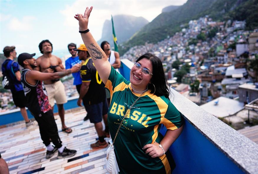 Brazilcore: Η μόδα που έχει βάλει τη Βραζιλία στο παγκόσμιο επίκεντρο - Ρεκόρ τουριστών και viral ταξίδια στο Ρίο (AP Photo/Silvia Izquierdo) Brazilcore: Η μόδα που έχει βάλει τη Βραζιλία στο παγκόσμιο επίκεντρο - Ρεκόρ τουριστών και viral ταξίδια στο Ρίο (AP Photo/Silvia Izquierdo)