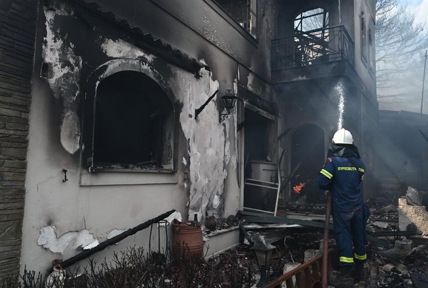 Πολλές οι καταστροφές από τη φωτιά στην Πάρνηθα (ΤΑΤΙΑΝΑ ΜΠΟΛΑΡΗ / EUROKINISSI)