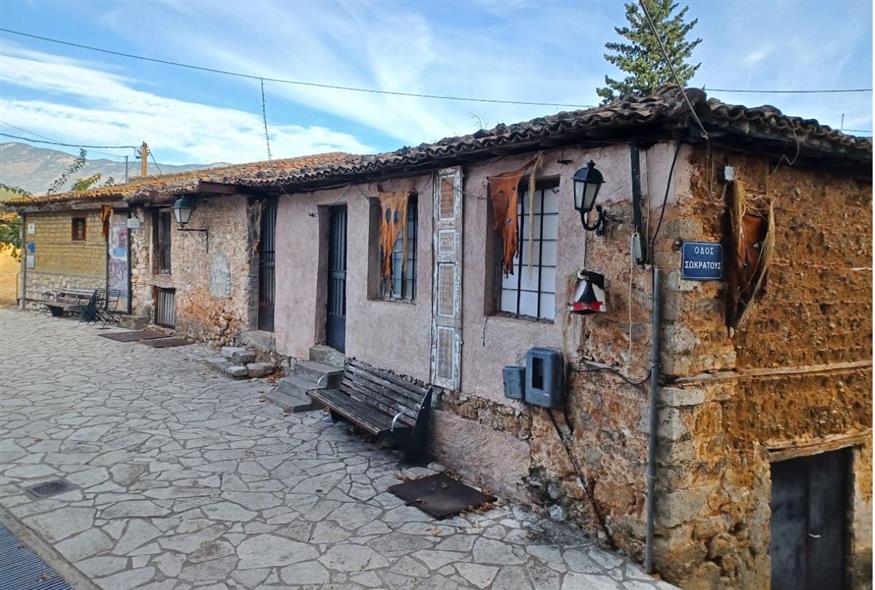 Στα πλακόστρωτα της Χάρμαινας | © Χριστίνα Τσαμουρά Στα πλακόστρωτα της Χάρμαινας | © Χριστίνα Τσαμουρά