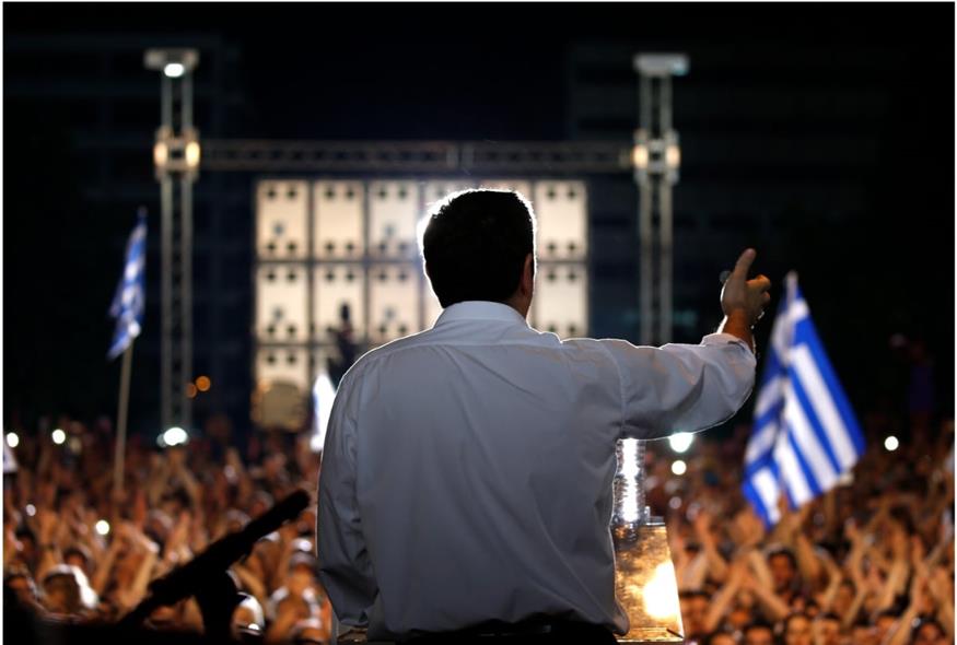 Ο Αλέξης Τσίπρας σε ομιλία πριν το δημοψήφισμα το 2015/AP