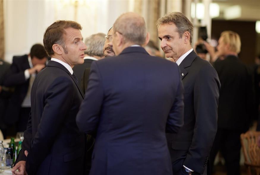Κυριάκος Μητσοτάκης και Εμανουέλ Μακρόν (ΓΡΑΦΕΙΟ ΤΥΠΟΥ ΠΡΩΘΥΠΟΥΡΓΟΥ/ΔΗΜΗΤΡΗΣ ΠΑΠΑΜΗΤΣΟΣ) Κυριάκος Μητσοτάκης και Εμανουέλ Μακρόν (ΓΡΑΦΕΙΟ ΤΥΠΟΥ ΠΡΩΘΥΠΟΥΡΓΟΥ/ΔΗΜΗΤΡΗΣ ΠΑΠΑΜΗΤΣΟΣ)