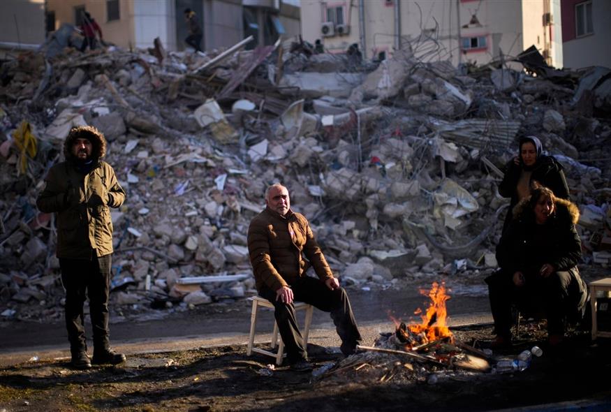 Θλίψη στην πόλη που χτύπησε ο δεύτερος φονικός σεισμός: Το Ελμπιστάν είναι πια ερημικό και γεμάτο ερείπια (AP Photo)