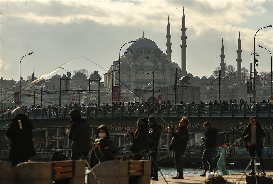 Η ζωή στους δρόμους της Κωνσταντινούπολης (φωτογραφία αρχείου / Associated Press)