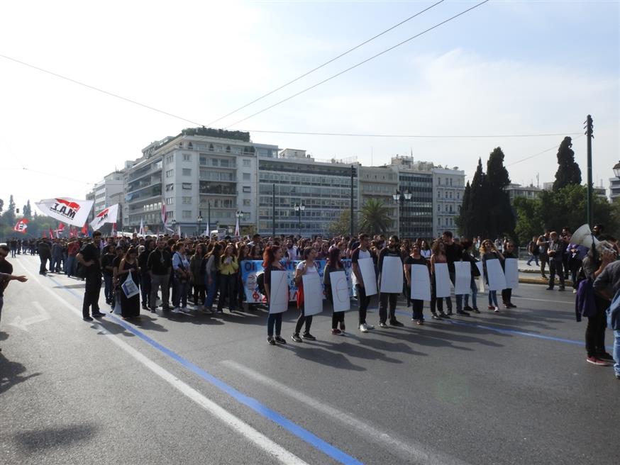 Οι φοιτητές στην Πλατεία Συντάγματος (Κώστας Στάμου/ethnos.gr)