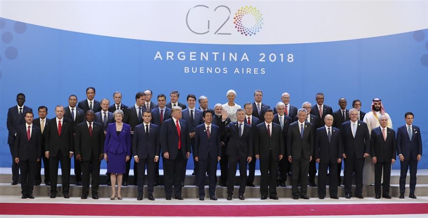 Οι ηγέτες στην οικογενειακή φωτογραφία της Συνόδου της G20 (AP)