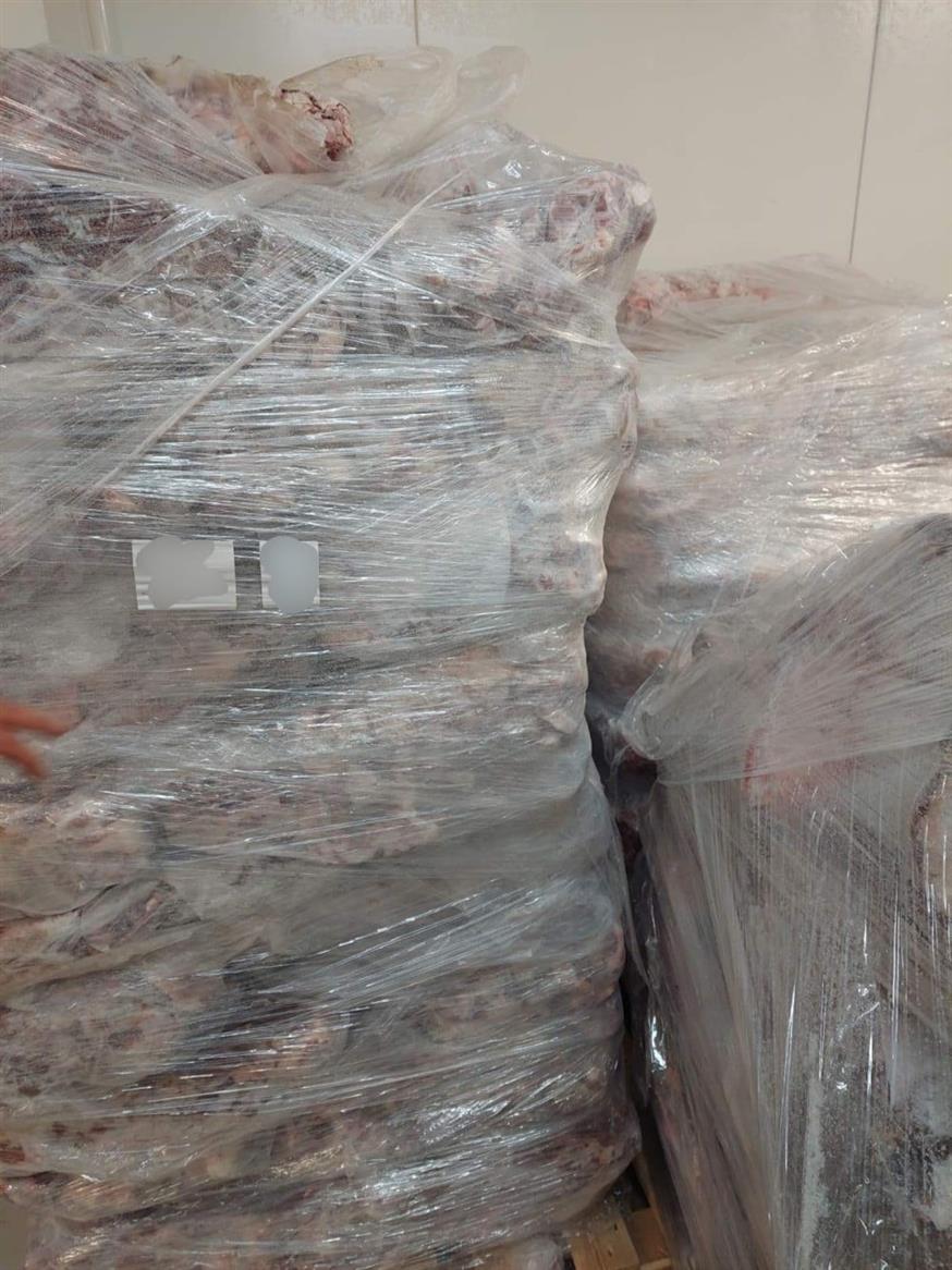 Ακατάλληλο κρέας σε αποθήκη στο Καπανδρίτι Ακατάλληλο κρέας σε αποθήκη στο Καπανδρίτι
