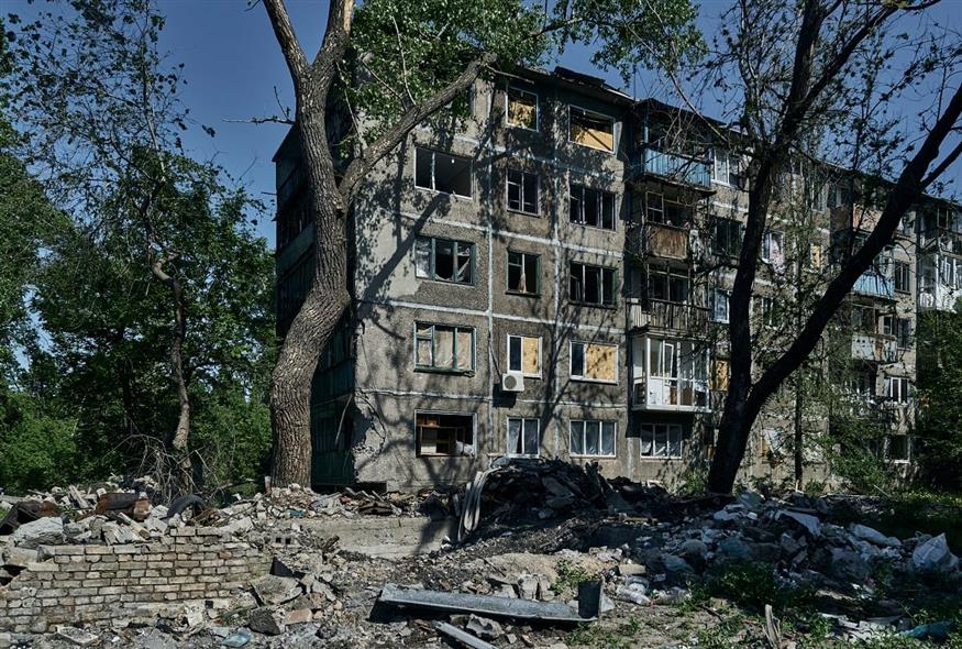 Καταστροφές από τον πόλεμο στην Ουκρανία (AP Photo/Libkos)
