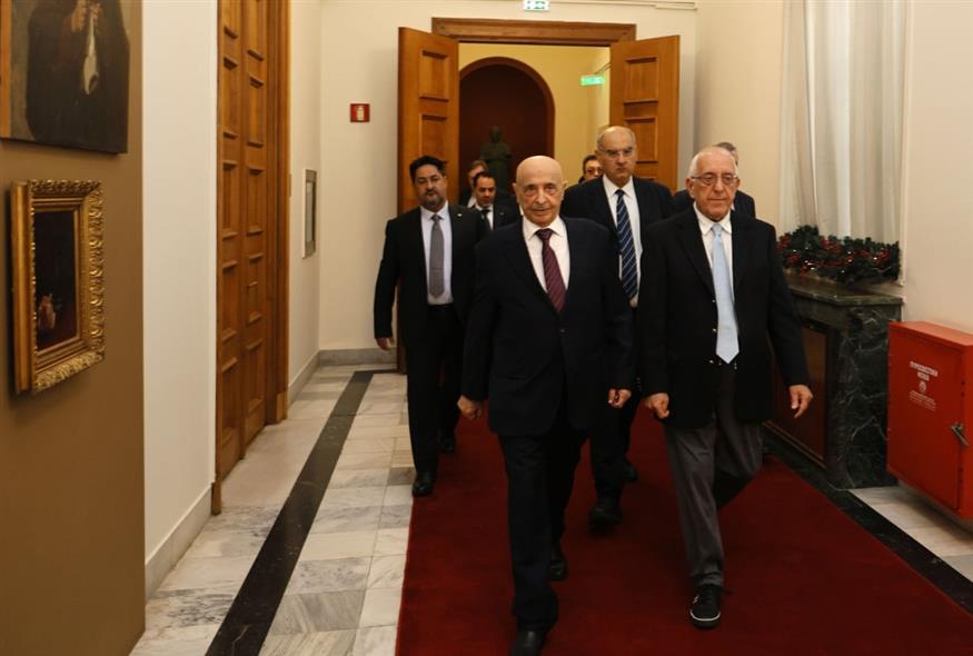 Φωτογραφία από τη συνάντηση (ΦΡΟΣΩ ΚΑΝΕΛΛΙΔΟΥ/ ΓΡΑΦΕΙΟ ΤΥΠΟΥ ΒΟΥΛΗΣ ΤΩΝ ΕΛΛΗΝΩΝ)