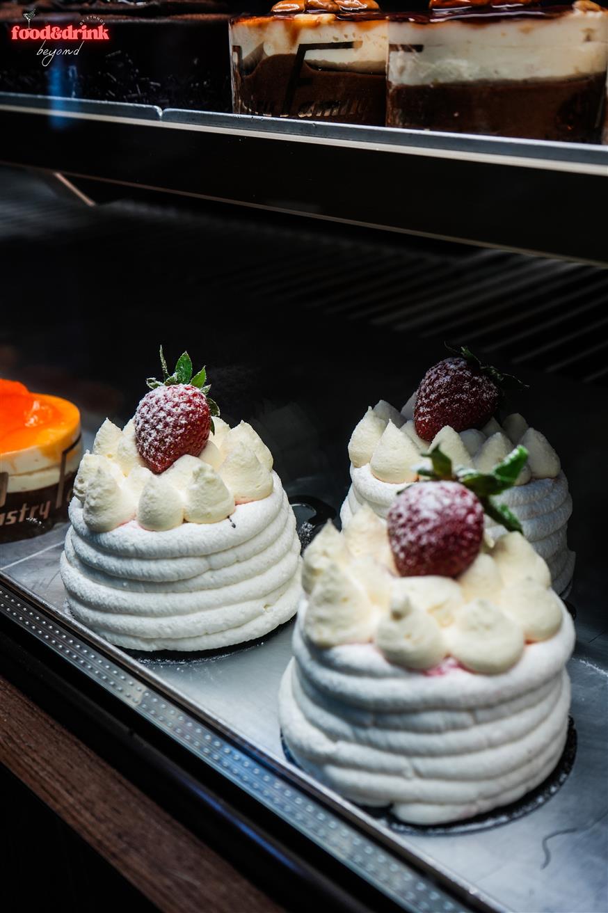 «Pastry Family» – Τα αστικά γλυκίσματα που αγάπησε η αθηναϊκή ελίτ