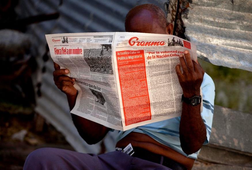 «Granma» και η εφημερίδα του ΚΚΚ. /copyright AP PHOTOS