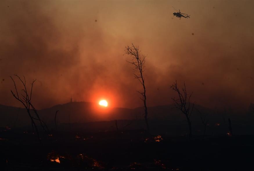Κοντεύει να φτάσει στην Αφρική ο καπνός από τη φωτιά στα Κύθηρα (EUROKINISSI)