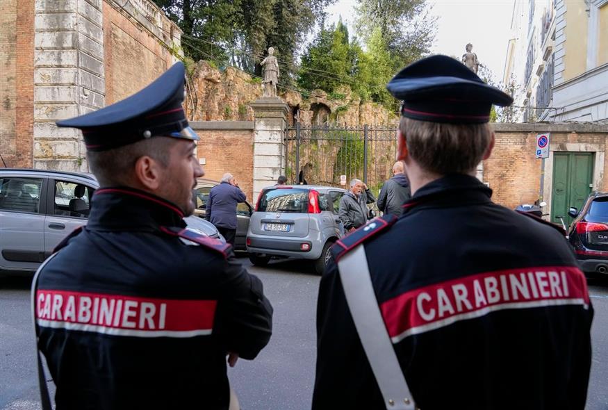 Αστυνομικοί στην Ιταλία (AP Photo/Andrew Medichini)