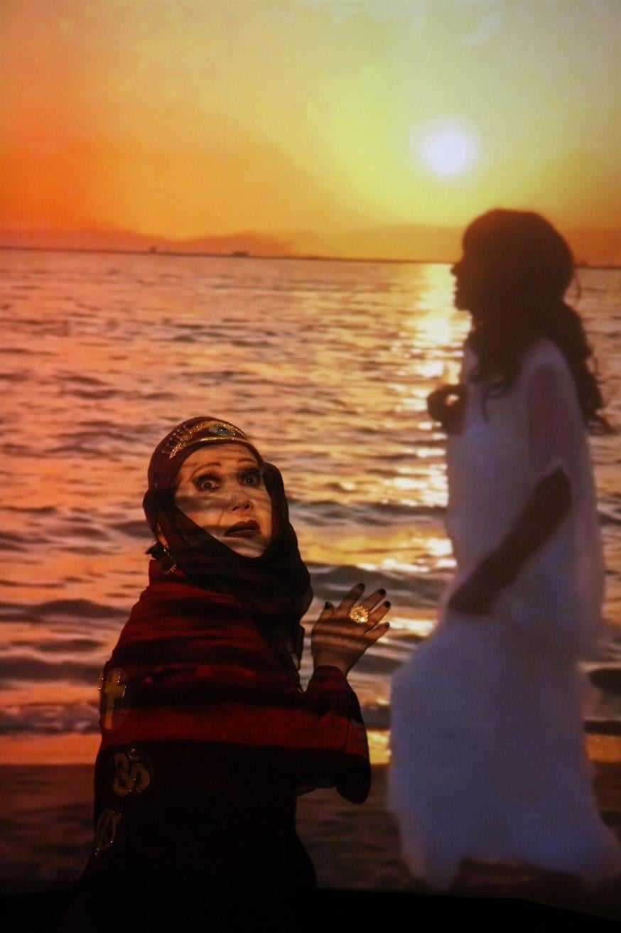 Μήδεια: Το αρχαίο δράμα ζωντανεύει στην Κωνσταντινούπολη καθρεφτίζοντας τον νέο κόσμο της μετανάστευσης