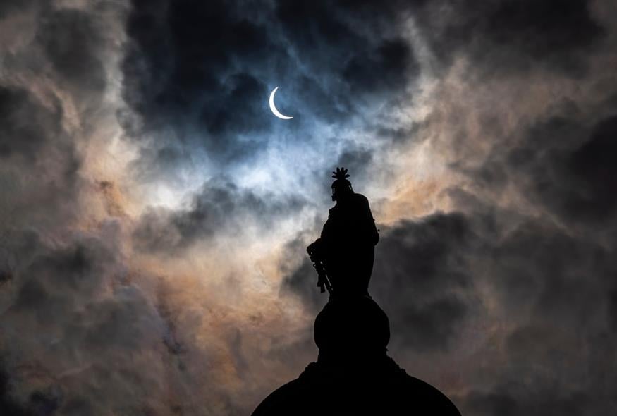 Ολική έκλειψη ηλίου: Εντυπωσιακές φωτογραφίες (AP-gallery)