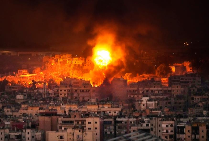 Ισραηλινό χτύπημα στον Λίβανο (AP Photo/Hussein Malla)