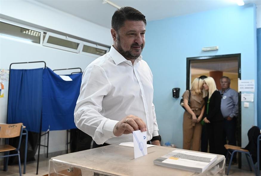 Ψήφισε ο Νίκος Χαρδαλιάς (ΤΑΤΙΑΝΑ ΜΠΟΛΑΡΗ/EUROKINISSI)