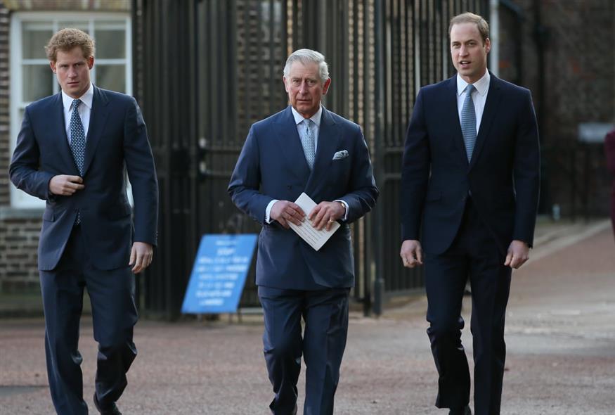 Χάρι, βασιλιάς Κάρολος και πρίγκιπας Ουίλιαμ  (Copyright: AP Photo/Alastair Grant, Pool)