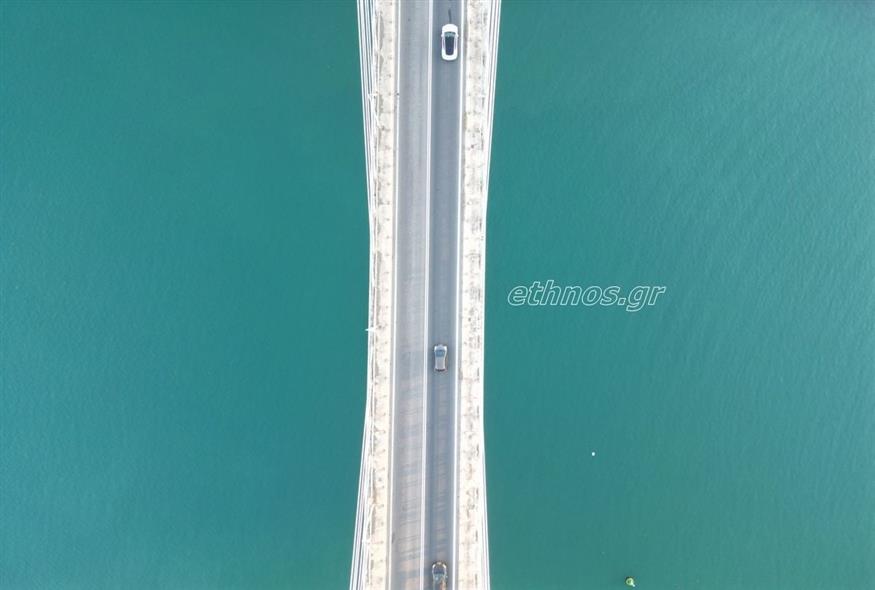 Η υψηλή γέφυρα Χαλκίδας μετά από 32 χρόνια λειτουργίας πρέπει να συντηρηθεί. Φωτογραφία Κώστας Ασημακόπουλος