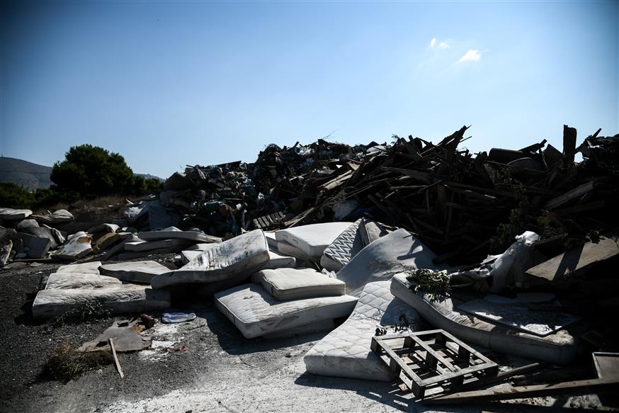 Σκουπίδια σε παράνομη χωματερή στη Γλυφάδα (Copyright: Eurokinissi/Μιχάλης Καραγιάννης)
