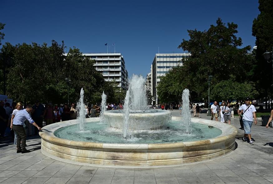 Σιντριβάνι της πλατείας Συντάγματος(EUROKINISSI)