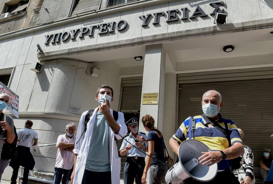 Οι εργαστηριακοί γιατροί προχωρούν σε 24ωρη πανελλαδική απεργία (EUROKINISSI)