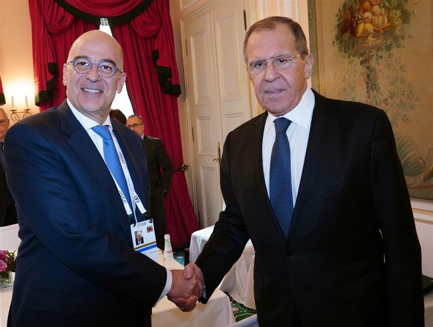 Ο υπουργός Εξωτερικών Νίκος Δένδιας με τον Ρώσο ομόλογό του, Σεργκέι Λαβρόφ