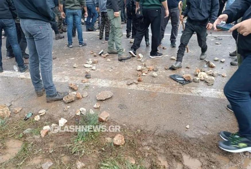 Βροχή οι πέτρες στα επεισόδια αγροτών - αστυνομίας στα Χανιά