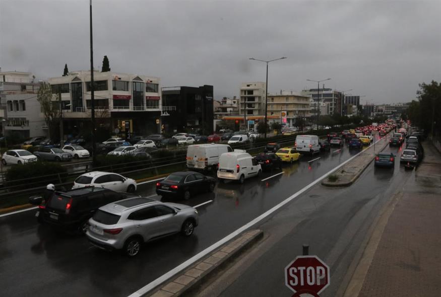 Κίνηση στη Λεωφόρο Κηφισίας (Φωτογραφία αρχείου/ΧΡΗΣΤΟΣ ΜΠΟΝΗΣ/EUROKINISSI)