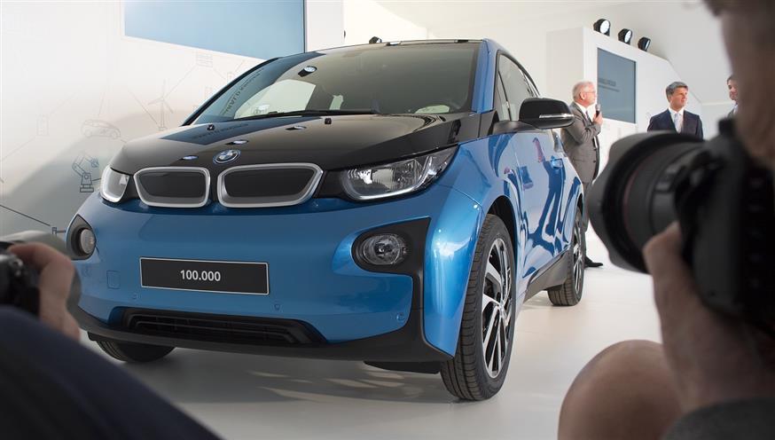 Η BMW με το ηλεκτρικό i3 έτσι κι αλλιώς προστατεύει το περιβάλλον (AP Photo/Jens Meyer)