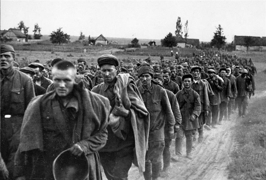 Πολλοί Ρώσοι, για να αποφύγουν την αιχμαλωσία, προσχώρησαν στον γερμανικό στρατό.
