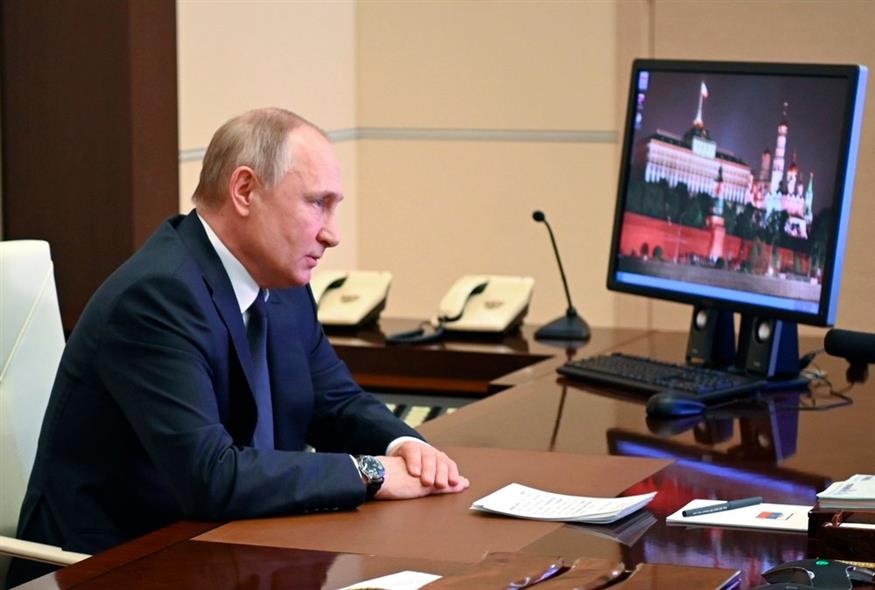Ο Ρώσος πρόεδρος Βλαντίμιρ Πούτιν προεδρεύει σε συνεδρίαση του Συμβουλίου Ασφαλείας μέσω τηλεδιάσκεψης / Andrei Gorshkov, Sputnik, Kremlin Pool Photo via AP