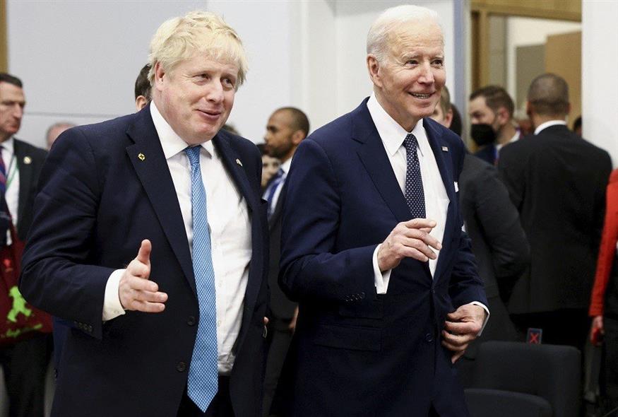 Μπάιντεν και Τζόνσον σε σύνοδο κορυφής των G7 (φωτογραφία αρχείου / Associated Press)