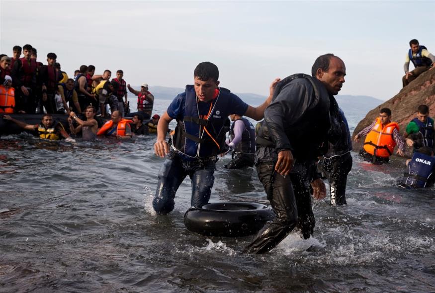 Πρόσφυγες στο Αιγαίο (AP) Πρόσφυγες στο Αιγαίο (AP)
